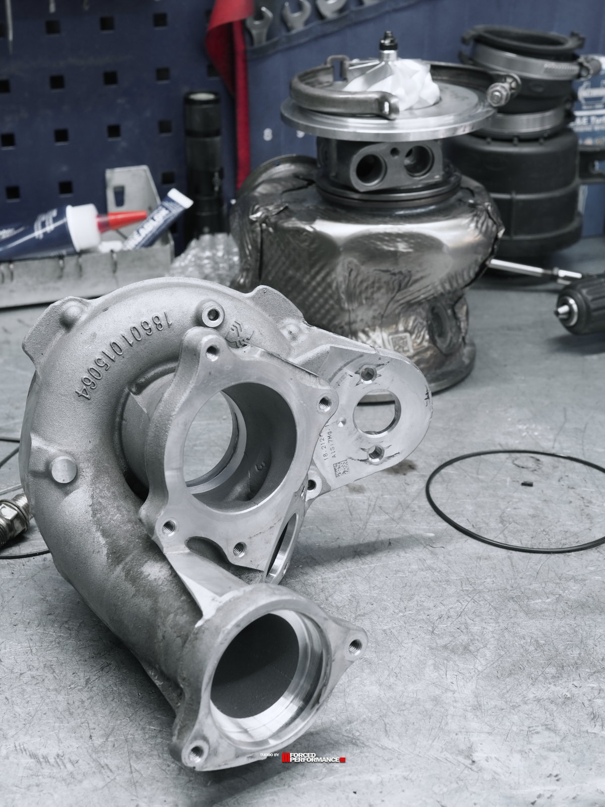 Хорошо сбалансированная и очень мощная конфигурация гибрида на 900 hpr для мотора EA825 4.0 TFSI